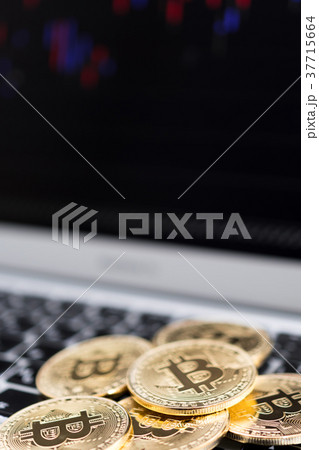仮想通貨・ビットコインの取引イメージ 仮想通貨・ビットコインの取引イメージ 37715664