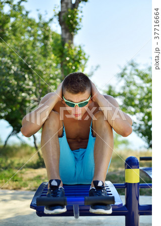 Man Shakes His Muscles 37716664