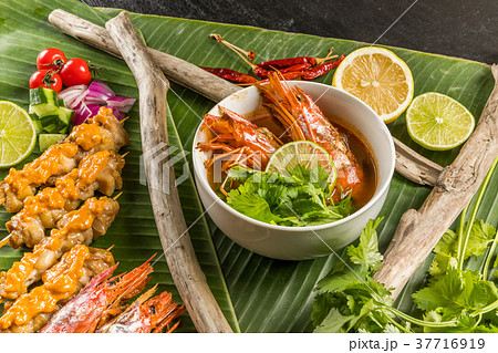 典型的な東南アジア料理 typical Southeast Asian cuisine 典型的な東南アジア料理 typical Southeast Asian cuisine 37716919