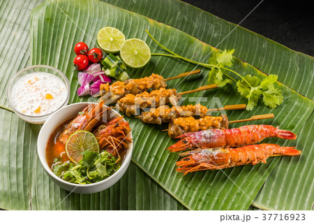 典型的な東南アジア料理 typical Southeast Asian cuisine 典型的な東南アジア料理 typical Southeast Asian cuisine 37716923