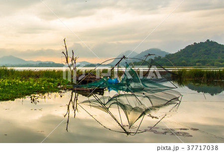 One type of fishing gear2 37717038