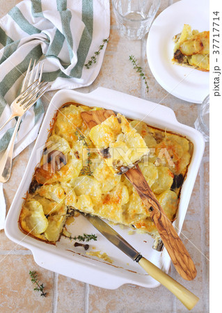 Vegetable potato and mushroom gratin with cheese 37717714