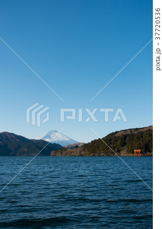 富士山 芦ノ湖 箱根神社 平和の鳥居 富士山 芦ノ湖 箱根神社 平和の鳥居 37720536