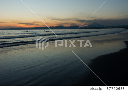 湘南 鵠沼海岸 富士山 夕焼け 湘南 鵠沼海岸 富士山 夕焼け 37720683
