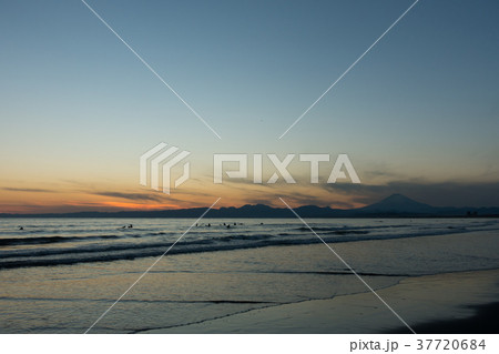湘南 鵠沼海岸 富士山 夕焼け 湘南 鵠沼海岸 富士山 夕焼け 37720684