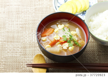 打ち豆入り大根と人参の味噌汁15 37720923