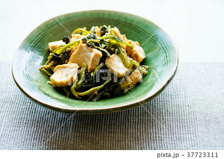 厚揚げとかぶ菜の炒め物 37723311
