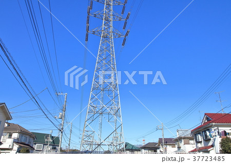 住宅街の中の送電鉄塔　東京都 37723485