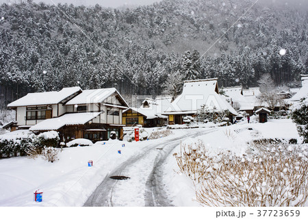 厳冬の美山かやぶきの里 37723659
