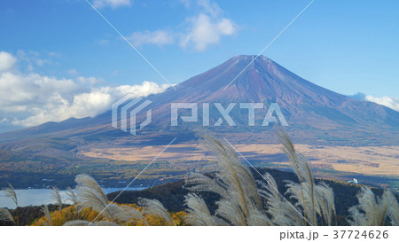 晩秋の富士山 16：9の写真素材 [37724626] - PIXTA