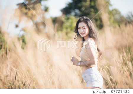 Portrait Asia girl in the sunset on the field 37725486