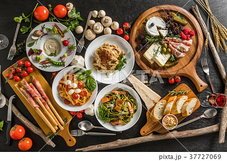 イタリアンパスタ　Fettuccine pasta Italian cuisine 37727069