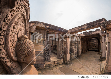 Sanchi Stupa, India. 37727705