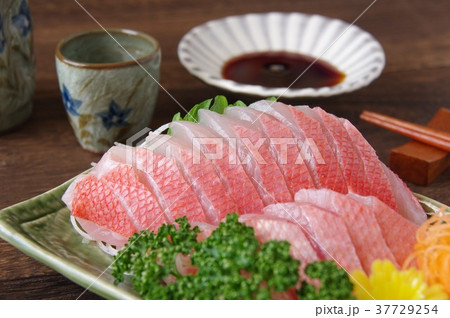 金目鯛の刺身 37729254