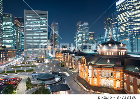 東京駅 夜景 東京都千代田区丸の内 18年1月撮影の写真素材