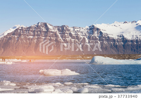 Beauty of natural winter season landscape 37733940