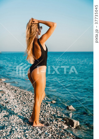 Back view of attractive woman in bikini 37735045