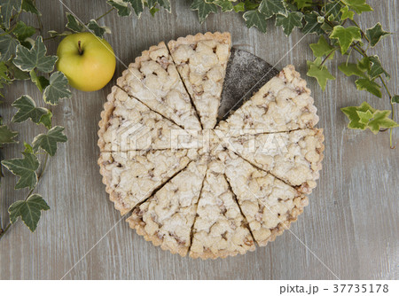 Sweet and crispy homemade apple pie Sweet and crispy homemade apple pie 37735178