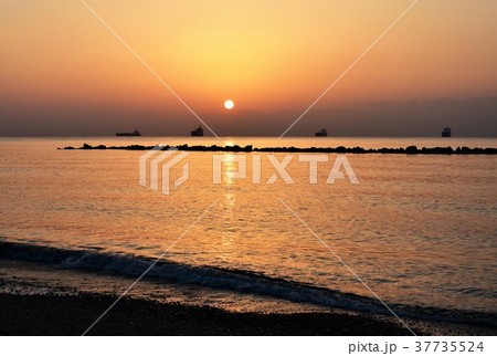 Beautiful sunrise over the Mediterranean sea. 37735524
