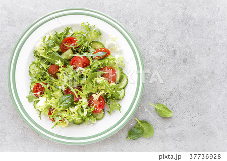 Healthy vegetable salad 37736928