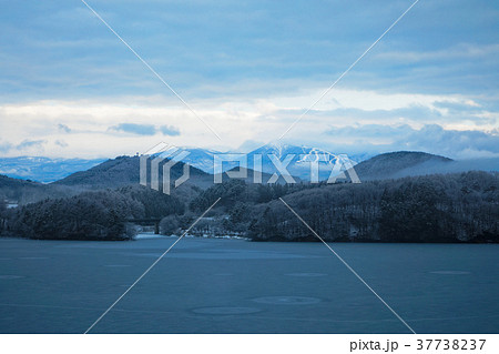 繋温泉より新城橋方面の山並みを望む 37738237