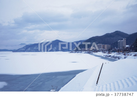 繋大橋より繋温泉方面の山並みを望む 37738747