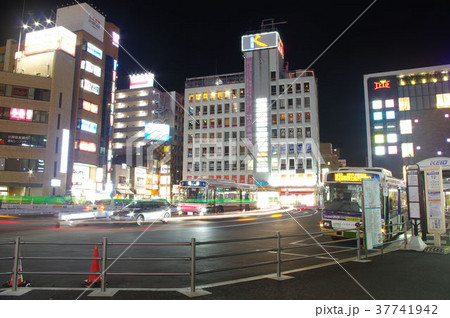 夜の調布駅前 37741942