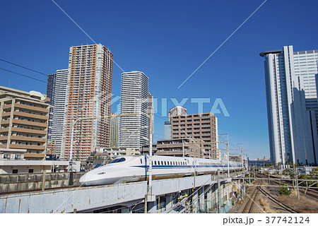 東海道新幹線 武蔵小杉の写真素材