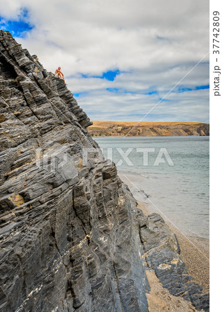 Man sitting on the edge of the cliff 37742809