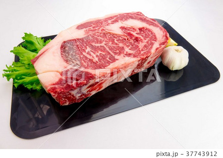 分厚い牛肉 分厚い牛肉 37743912