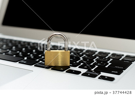 パソコンのセキュリティイメージ 37744428