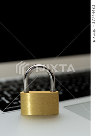 パソコンのセキュリティイメージ 37744433