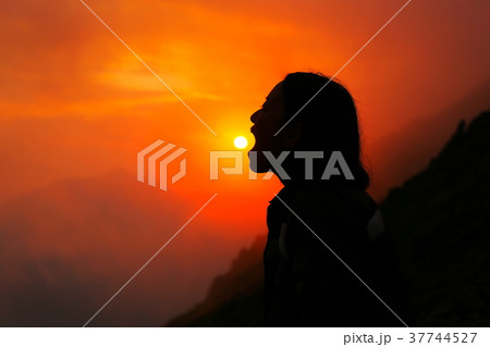 夕日を食べる 夕日を食べる 37744527