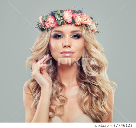 Portrait of Beautiful Young Model 37746123
