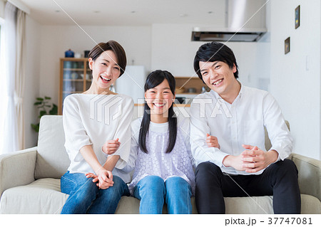 若い家族 37747081
