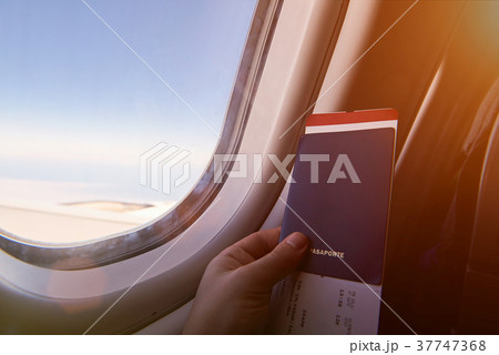 Airplane vacation journey 37747368