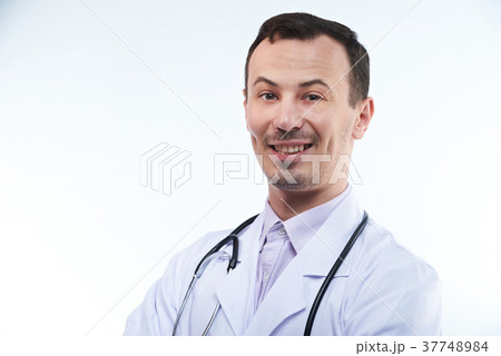 Young man doctor 37748984