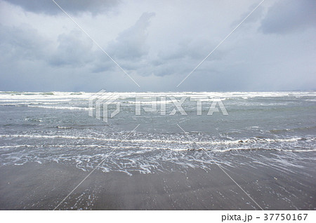 荒れた冬の日本海の写真素材