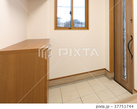 新築住宅 玄関の写真素材 [37751744] - PIXTA
