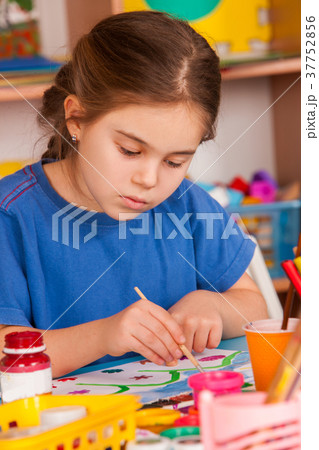 Small students children painting in art school 37752856