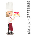 いちごのケーキを持つ女性パティシエのイラスト画像 37753989