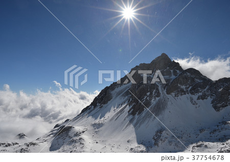 玉龍雪山 37754678