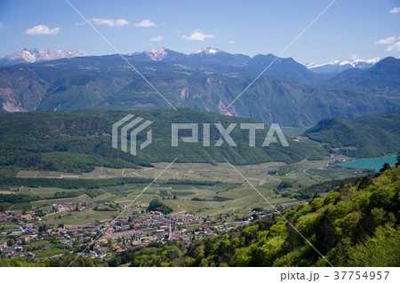 Kaltern an der Weinstrasse, Südtirol, Italien Kaltern an der Weinstrasse, Südtirol, Italien 37754957