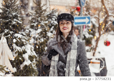 Pretty Christmas Woman Walks Pretty Christmas Woman Walks 37758231