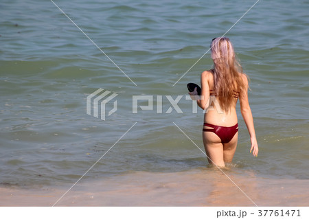 European brunette girl relaxing on the beach European brunette girl relaxing on the beach 37761471