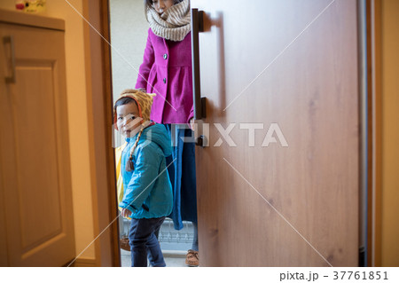 3 years old 37761851