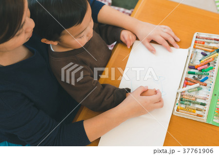 3 years old 37761906