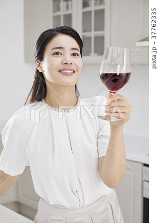 笑顔 微笑 微笑み 37762335