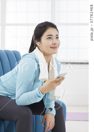 スポーツ 若い女性 韓国人 37762468