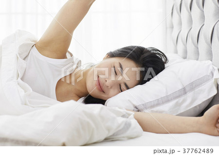気象 起床 笑顔 37762489